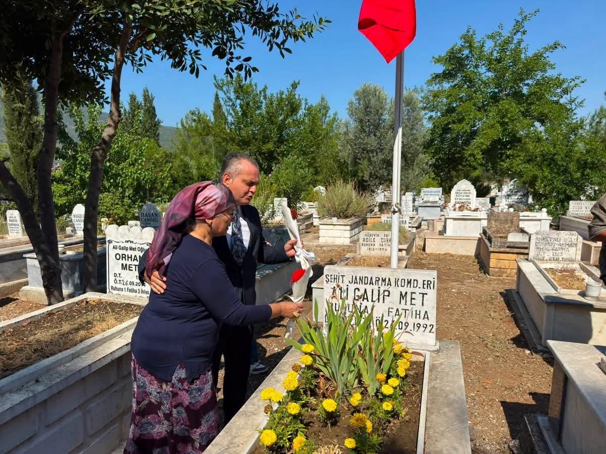 Kaymakam Fatih Akkaya'dan Şehit Kabirlerine 15 Temmuz Ziyareti